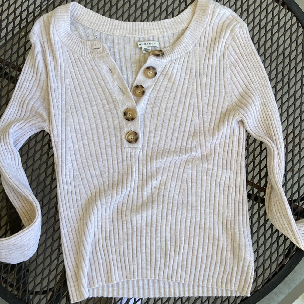 American Eagle Long-sleeve top, perfect for fall